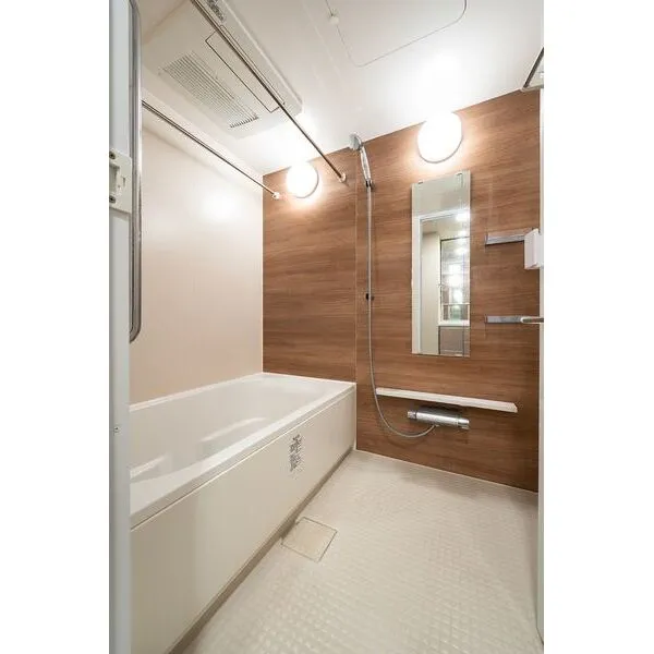 SHINTO CITY(シントシティ) 【浴室】。浴室暖房乾燥機付きのため、雨の日の洗濯や冬場の入浴時にも活躍します