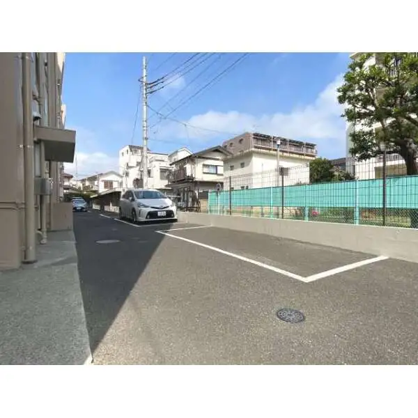 産業住宅三鷹第4アパート 駐車スペース