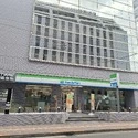 グランド・ガーラ立川 ファミリーマート 立川北口店（コンビニ）まで約90m（徒歩2分）