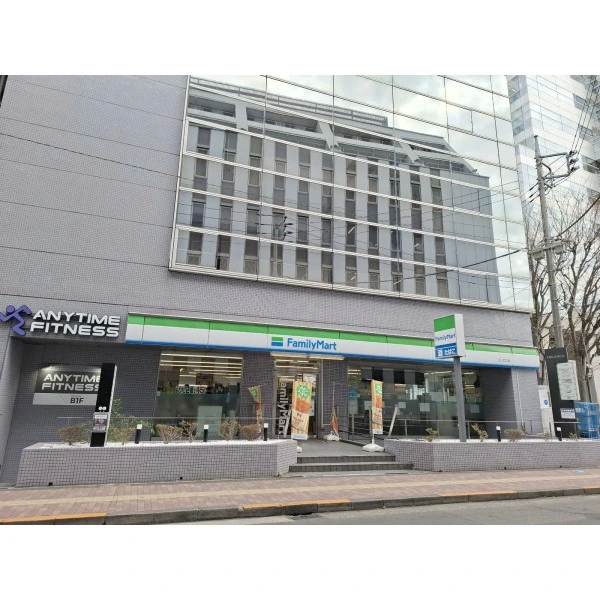 グランド・ガーラ立川 ファミリーマート 立川北口店（コンビニ）まで約90m（徒歩2分）