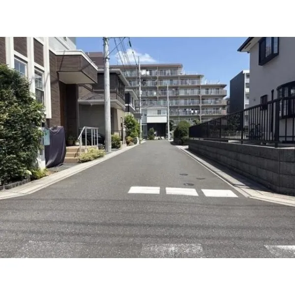 草加市草加４丁目 前面道路含む現地写真