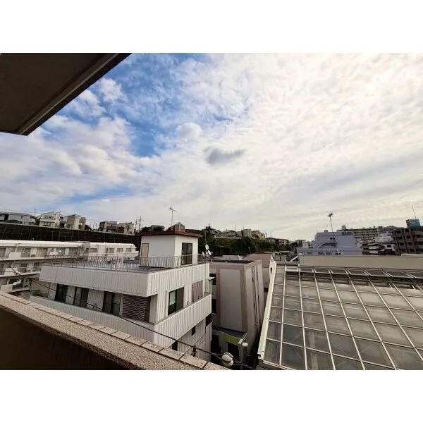 ダイアパレスクロッシングマインド横浜 南東側バルコニーからの眺望（眺望は永続的に保証されるものではございません）