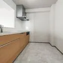ライオンズマンション大倉山新羽町 【キッチン】ご家族との会話も弾む、人気の対面式キッチン。食洗機付きで後片付けもラクラク♪スライ・・・