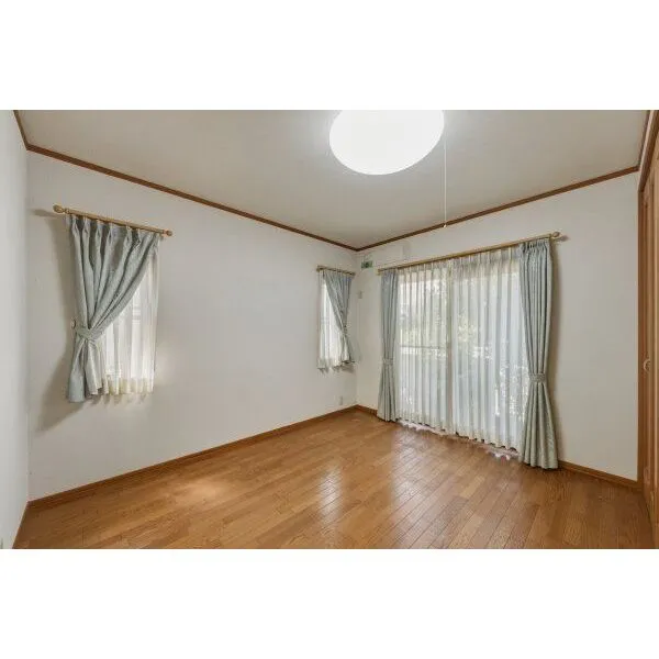 岩倉市泉町板屋 洋室
