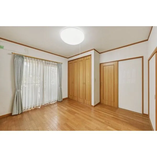 岩倉市泉町板屋 洋室