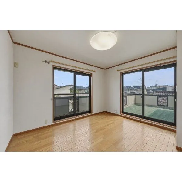 岩倉市泉町板屋 洋室