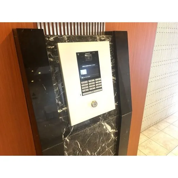 プレシス東日暮里エアマークス オートロック設備 不審者や勧誘員などが建物内に立ち入るのを防ぎます