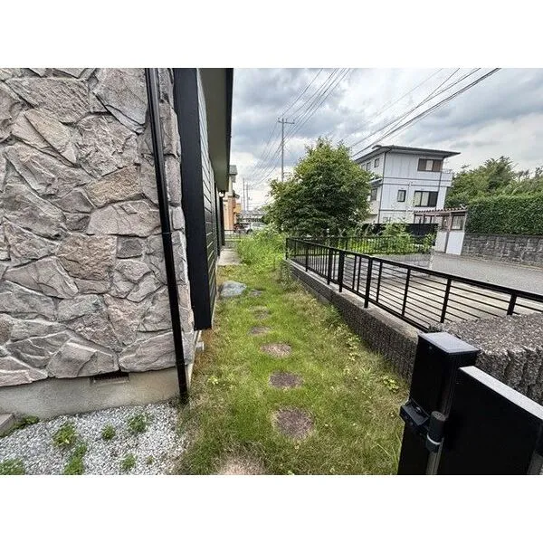 さいたま市緑区大字三室 庭