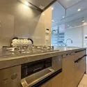 ノブレス横濱鶴見ミッドパーク ＜キッチン＞一度に沢山の調理ができるグリル付き３口コンロ。蛇口一体型浄水器付き！グレードアップ・・・