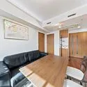 ブライトスクエア 別角度のリビングダイニング、間接照明で部屋が明るく見えます