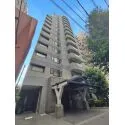 ルクラス本駒込 ■3駅3路線徒歩利用可能な、本郷通り沿いに存しています。周辺には、特別名勝「六義園」もあります。