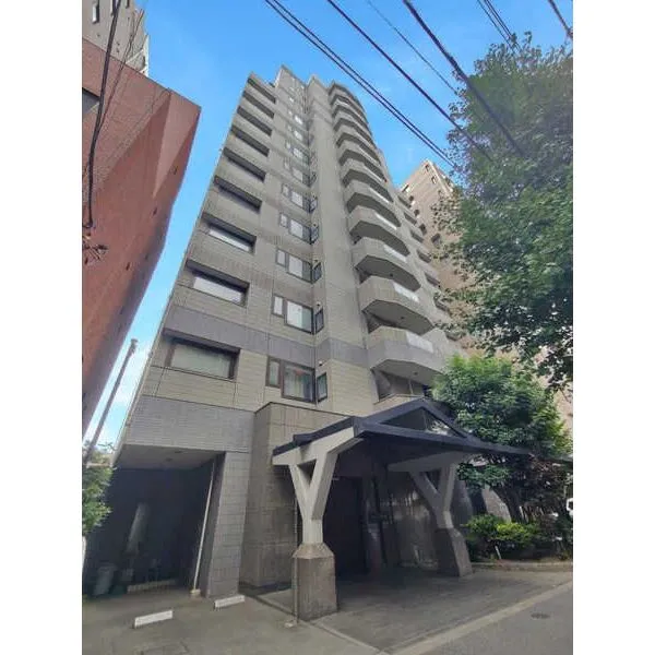 ルクラス本駒込 ■3駅3路線徒歩利用可能な、本郷通り沿いに存しています。周辺には、特別名勝「六義園」もあります。
