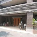 ナイスアーバンスクエア横濱鶴見 格調高いレイヤードブラウン様式の外観♪三面道路の角地ですので、明るく開放感のあるマンションです・・・