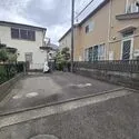 横浜市都筑区南山田町 駐車場：右側半分が対象地
