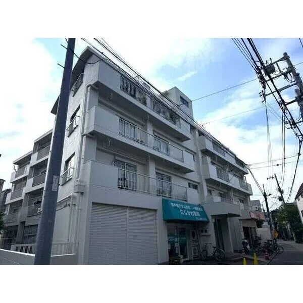 世紀コーポ大森東 京浜急行線「大森町」駅まで徒歩8分、通勤・通学やお出かけに便利な立地。南東角住戸のご案内です。