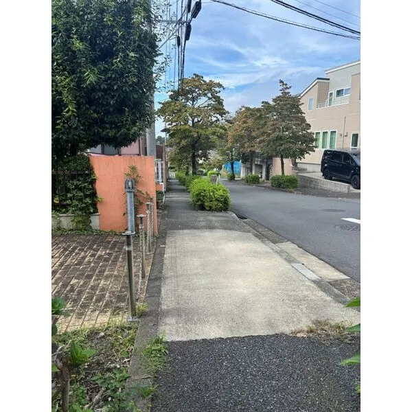 町田市金井ヶ丘1丁目 前面道路歩道上から撮影
