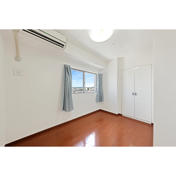 ライオンズマンション沢之町ガーデンタワー 北側洋室※家具・調度品は価格に含まれません。