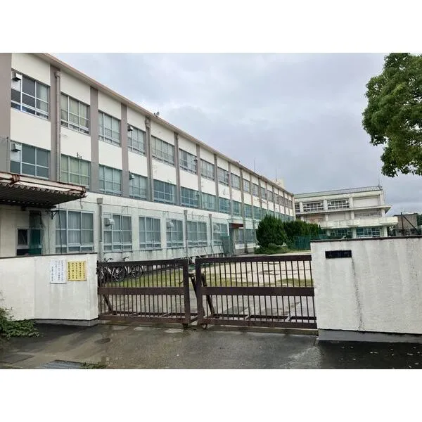 名古屋市北区如意4丁目 名古屋市立楠中学校 約890m