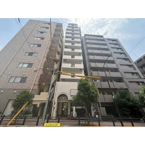 巣鴨第2SYマンション 外観：左から2番目の白い建物
