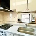 ライオンズマンション朝霞根岸台第２ キッチンにいても、リビングのご家族との会話が楽しめます。