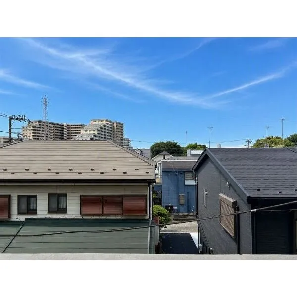 グランシャリオ横濱鶴見 バルコニーの前面は戸建が建っています
