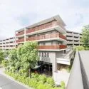 ライオンズ多摩センター翠彩の杜 落ち着いた色合いの風格のある外観です。