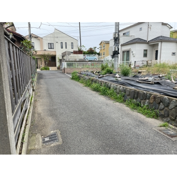 藤沢市鵠沼松が岡４丁目 前面道路