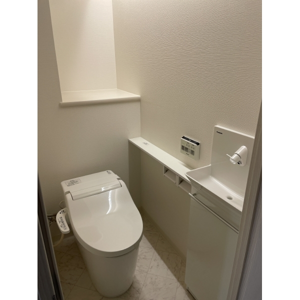 谷町グランドハイツ 温水洗浄便座付きのトイレです