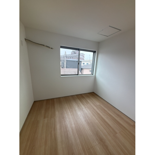 横浜市鶴見区朝日町1丁目 3階(6.5畳)洋室