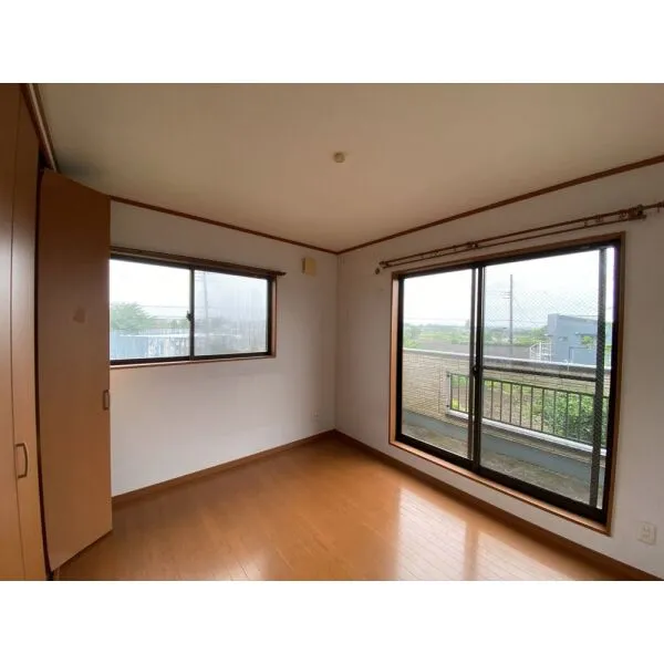 厚木市下川入 二階東側居室