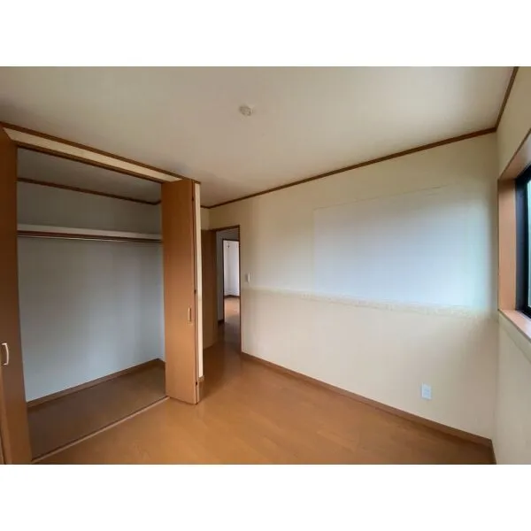厚木市下川入 二階東側居室