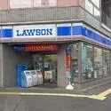 スカイコートお茶の水女子大前 ローソン文京大塚三丁目店（コンビニ）まで約130m（徒歩2分）