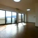 エクセラージュ嵐山 約19.9帖のリビングダイニングキッチンです。