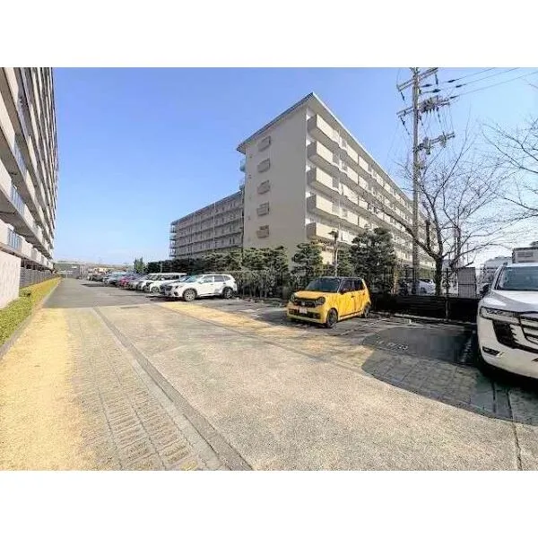 サンシティ西京極2番館 出し入れラクラクな平面駐車場完備!