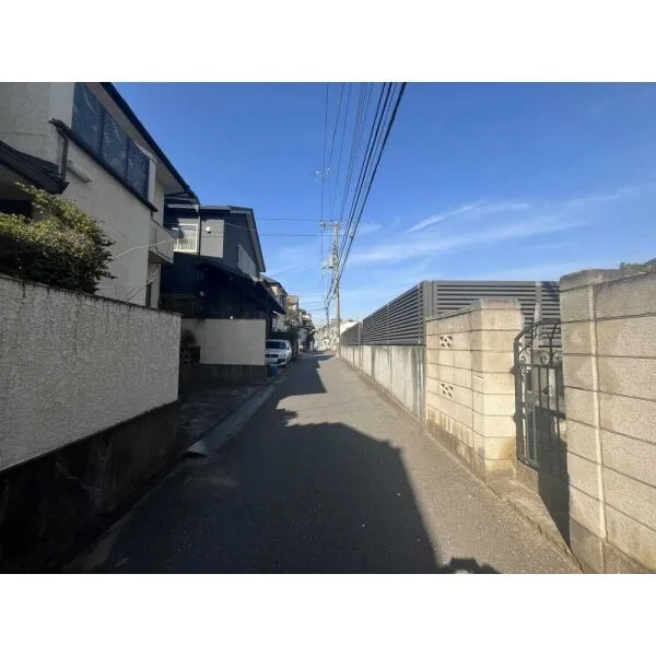 市川市市川2丁目 前面道路(撮影年月:2026年10月)