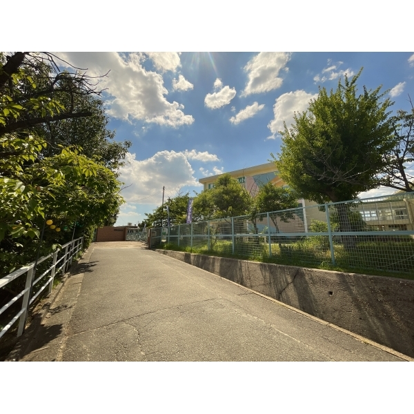 枚方市東香里新町 枚方市立香陽小学校（小学校）まで約240m（徒歩3分）
