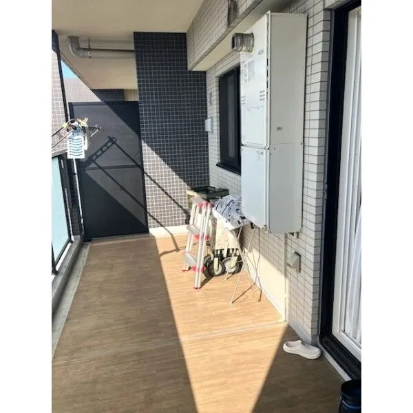 プレディア横浜三ツ沢 2ｍの奥行きがあるワイドバルコニー
