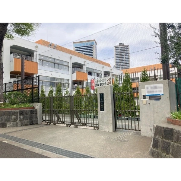 ファミールグラン西麻布パークアヴェニュー 港区立高陵中学校（中学校）まで約840m（徒歩11分）