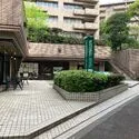 ファミールグラン西麻布パークアヴェニュー ナショナル麻布（スーパー）まで約750m（徒歩10分）