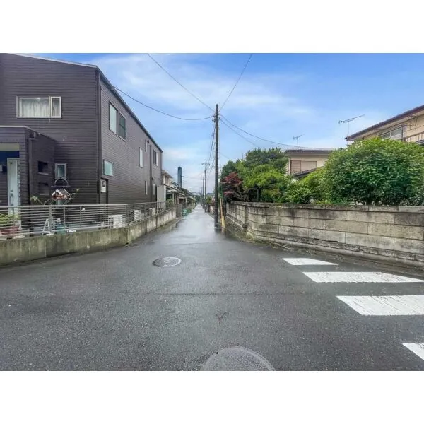 横浜市旭区川島町 前面道路：南側公道(幅員4.5ｍ)(撮影年月：2026年06月)