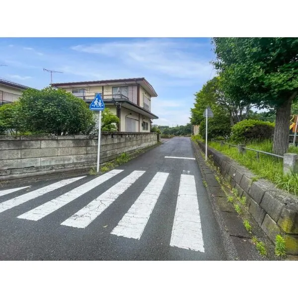 横浜市旭区川島町 前面道路：北側公道(幅員4.5ｍ)(撮影年月：2026年06月)