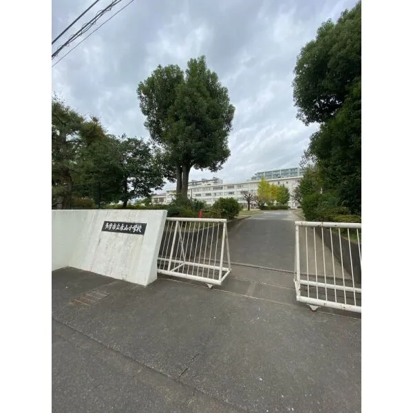 カルデアガーデン多摩永山壱番館 多摩市立永山小学校(小学校)まで約910m(徒歩12分)