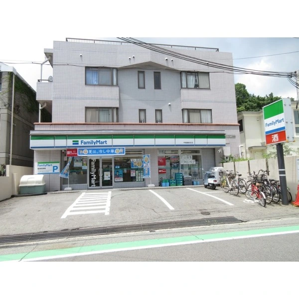 西宮市甲陽園西山町 ファミリーマート甲陽園駅前店（コンビニ）まで約610m（徒歩8分）