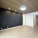 日商岩井方南町マンション 南向きのLDK。陽当たり良好で、快適に過ごせる空間です。
