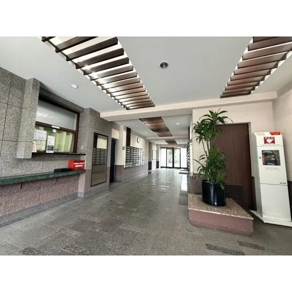 日商岩井方南町マンション エントランス