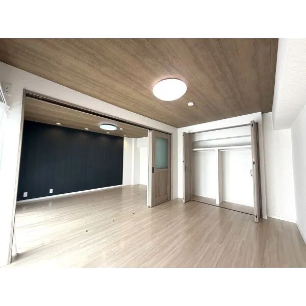 日商岩井方南町マンション 洋室 クロゼットが備わっています。