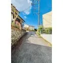 茅ヶ崎市平和町 現地より徒歩2分の「平和町」バス停よりJR東海道本線「茅ケ崎」駅やJR相模線「茅ケ崎」駅を利用可能。