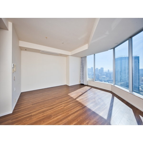 ＴＨＥ　ＴＯＹＯＳＵ　ＴＯＷＥＲ リビング