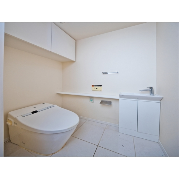 ＴＨＥ　ＴＯＹＯＳＵ　ＴＯＷＥＲ トイレ