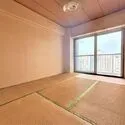 メガロン大井町 バルコニーに面した和室。採光良好で明るい空間。